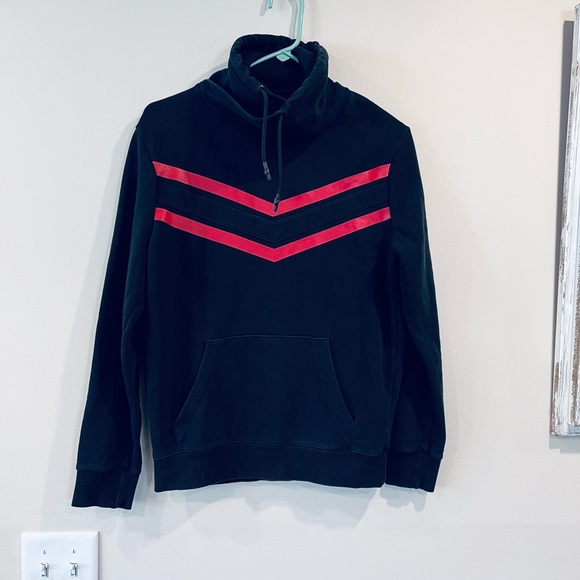 🔥H&M Men's Black and Red Sweater🔥 - Picture 1 of 5
